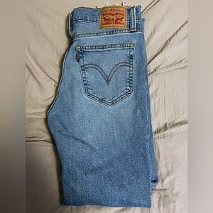 Wedgie Straight Levi’s